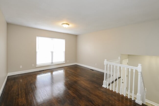 Building Photo - 706 N Aztec Dr