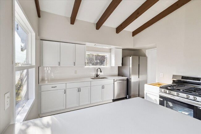 Foto del edificio - 6412 Nelwood Rd