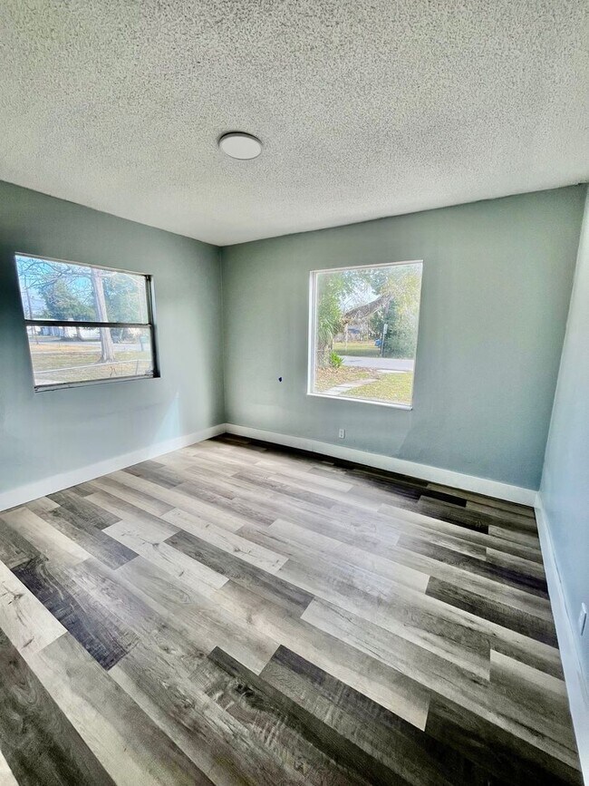 Foto del edificio - Beautifully Remodeled 4BR/2BA Lakeland Home NO APPLICATION FEE!