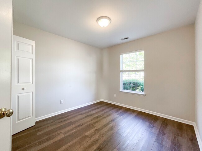 Foto del edificio - 1037 Ridgefield Cir