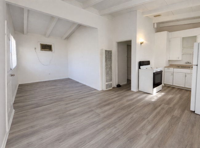 Building Photo - 6667 Desert Queen Ave