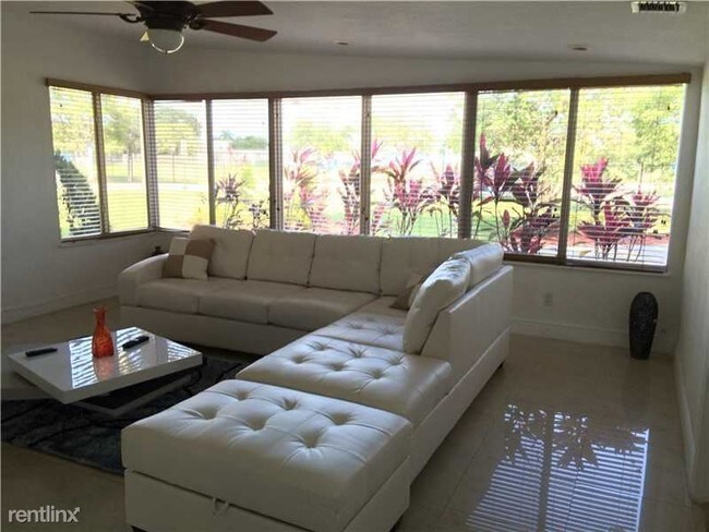 Foto del edificio - 7701 SW 118th St