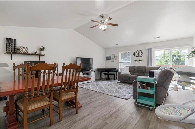 Foto del edificio - Duplex close to post