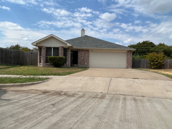 Building Photo - 3001 Green Vista Ct