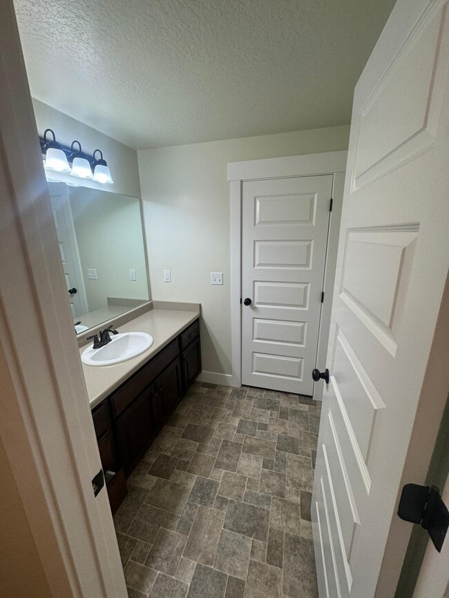 Foto del edificio - 1109 W Meridian Dr