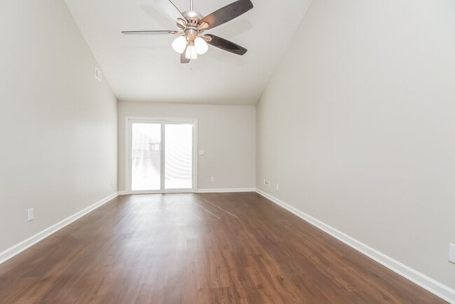 Building Photo - 603 Freedom Ct