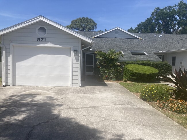 Building Photo - 571 Milburne Close