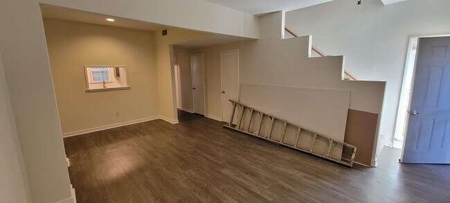 Building Photo - 1055 Quinn St