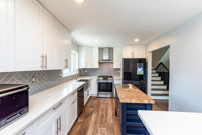 Foto del edificio - 738 Lavergne Ave