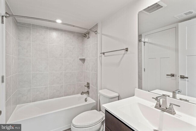 Building Photo - 8621 Satinwood Dr