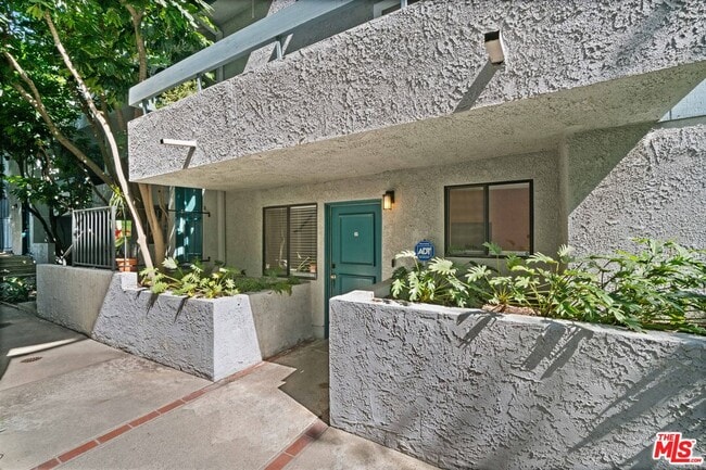 Building Photo - 353 S Marengo Ave