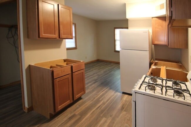 Building Photo - Cute 1 bed 1 bath @633 Walnut St in Iowa C...