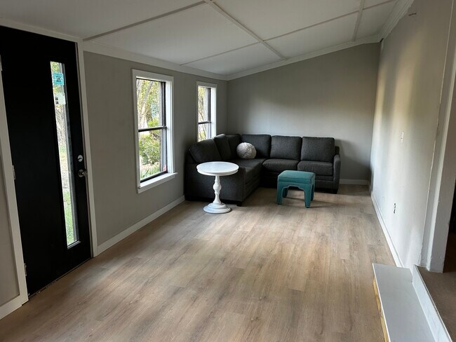 Building Photo - 6300 Hudson Bend Rd