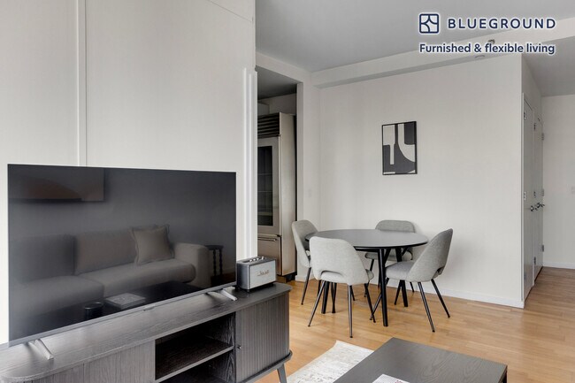 Foto del edificio - 635 W 42nd St