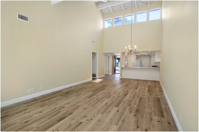 Building Photo - Beautiful single-level family home in Irvine