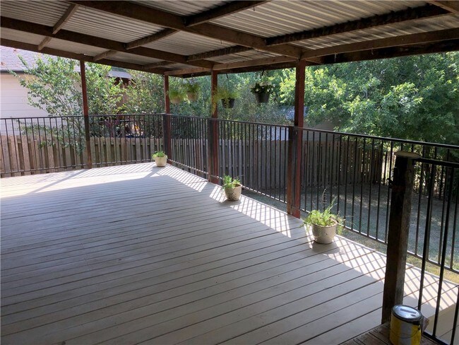 Building Photo - 12022 Thompkins Dr