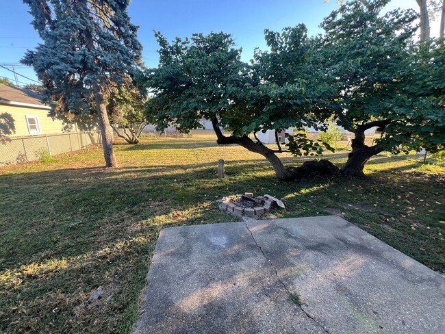 Building Photo - Indian Hills 3 Bedroom 1.5 Bath