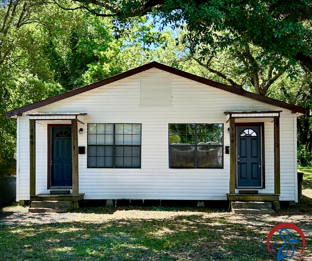 Primary Photo - 109 Conrad St