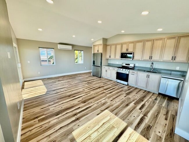 Building Photo - Welcome to this stunning 1 bedroom, 1 bathroom ADU in the highly desirable Bay Park community!