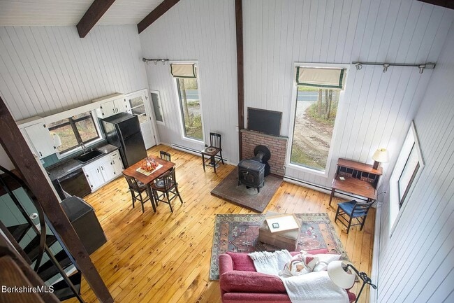 Building Photo - 17 S Sandisfield Rd