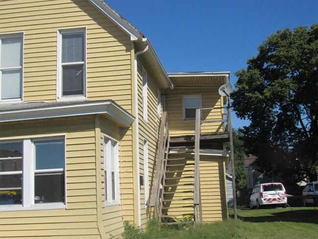 Building Photo - 210 E Mishawaka Ave