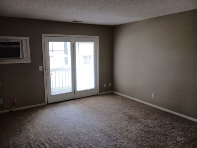 Building Photo - Easy Living