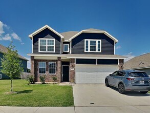 Building Photo - 2436 Dahlia Dr