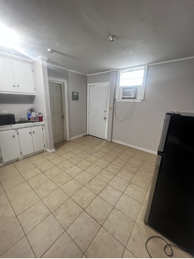 Cocina - 7409 N Doffing Rd