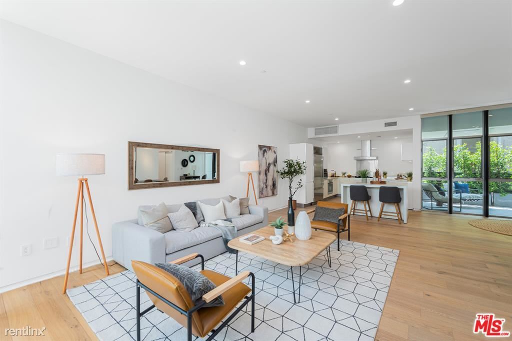 Primary Photo - 2 br, 2 bath Condo - 825 N Kings Rd Apt 9