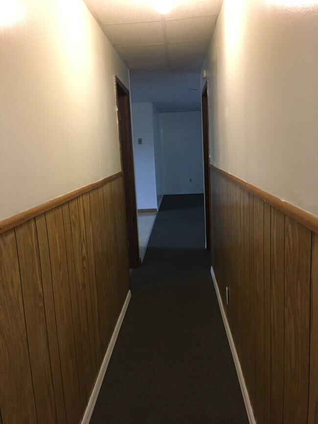 Hall Entrance - 1901 Woodland Rd