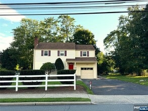 Building Photo - 225 Hillside Ave