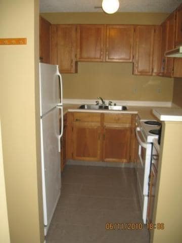 Building Photo - 2 Bed 1 Bath Unit in Calgary, AB