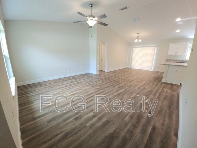 Foto del edificio - 438 Locust Rd