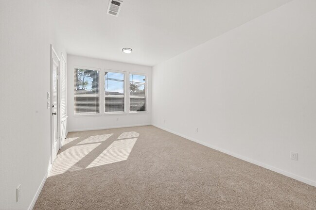 Building Photo - Modern 4 Bed, 3.5-Bath Home in Spring Branch West, Prime Houston Location $3,400