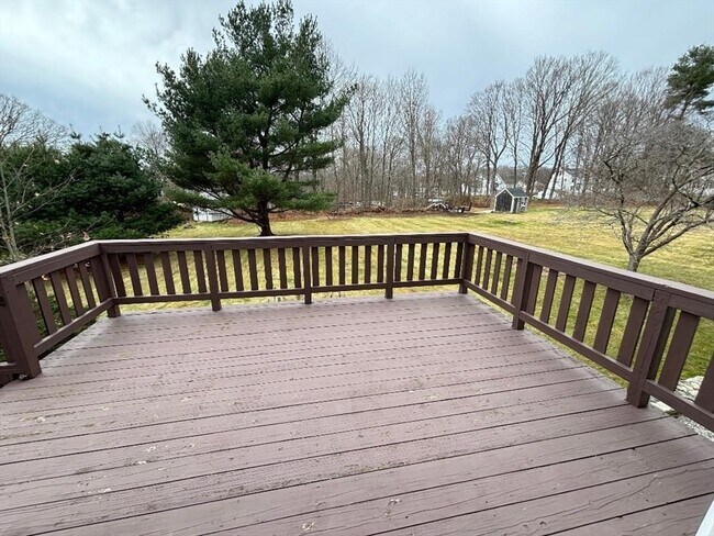 Building Photo - 4 Elm St