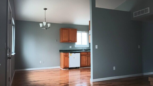 Building Photo - 22771 Piper Ave