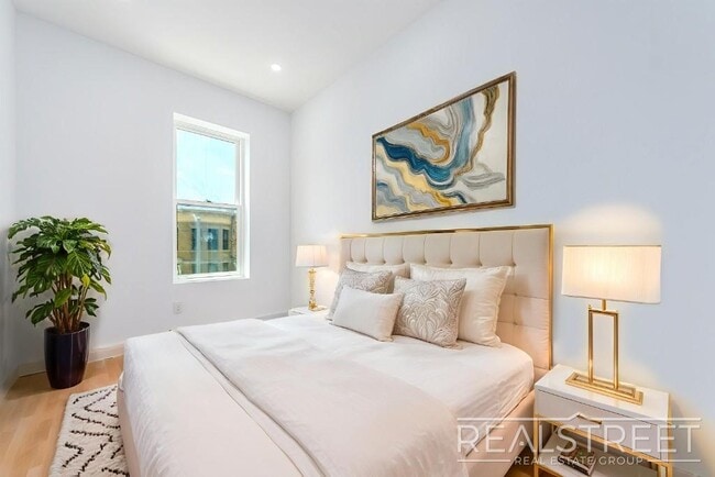 Building Photo - Brand New 4 bed 2 bath in Ridgewood Townho...