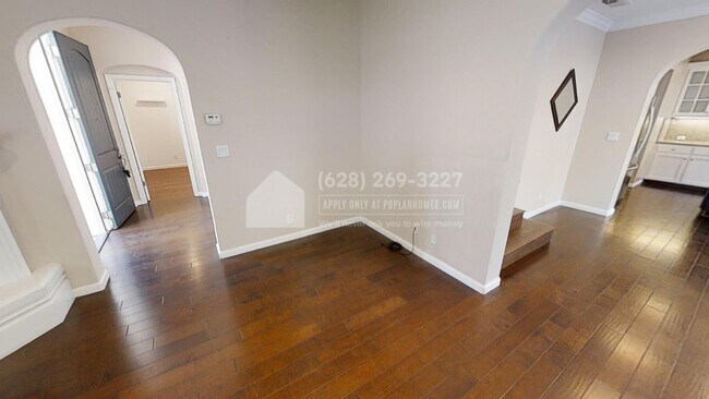 Building Photo - 9635 Camassia Way