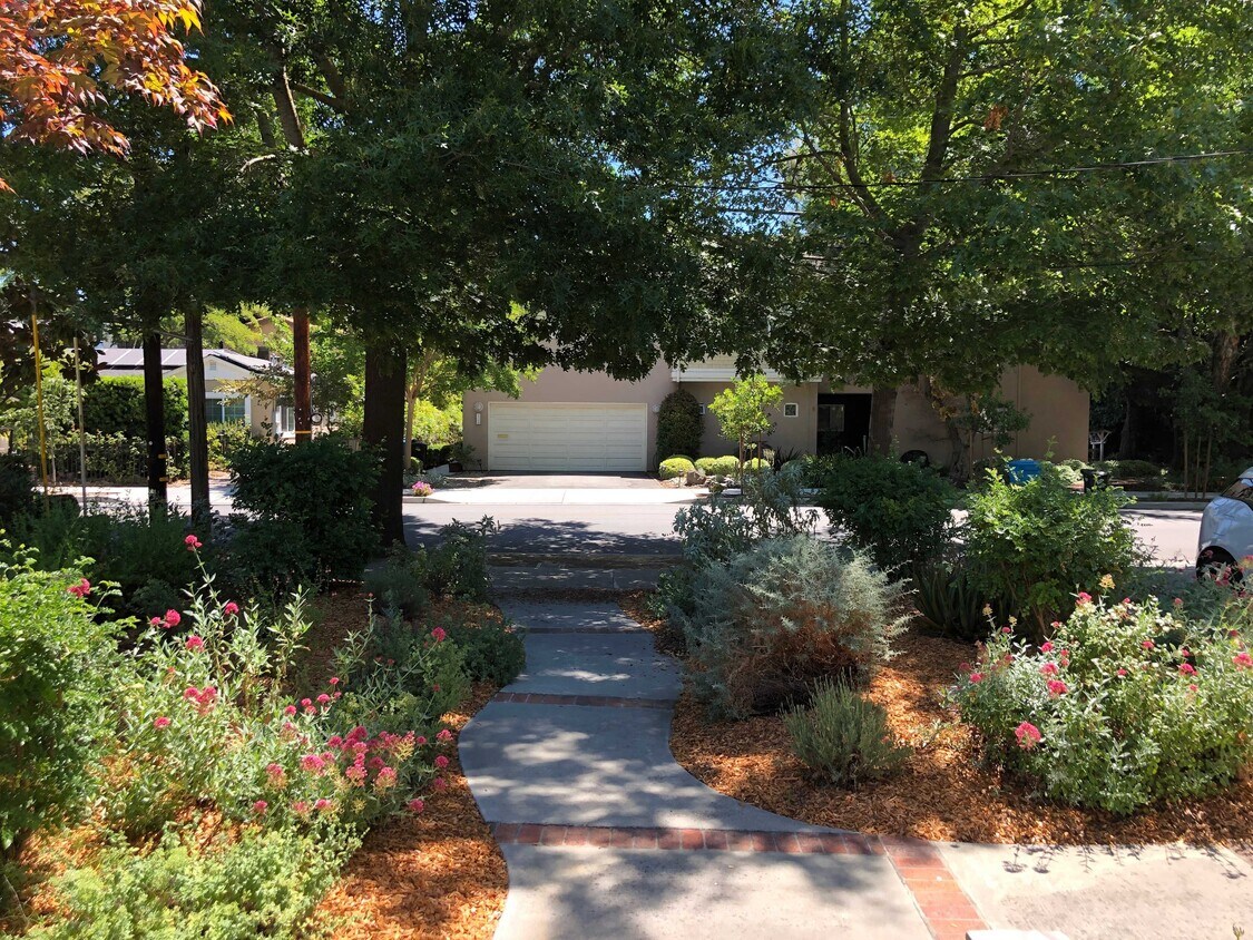 1961 Menalto Ave, Menlo Park, CA 94025