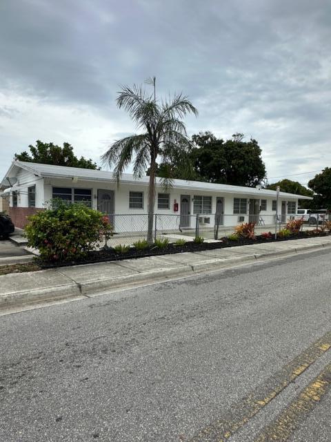 Foto del edificio - 932 S B St