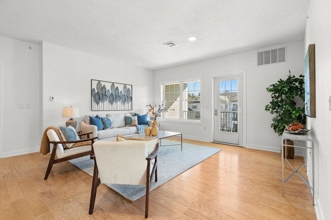 Building Photo - Danvers Updated 3 Bed 2 Bath | Top Floor Condo | Avail Now