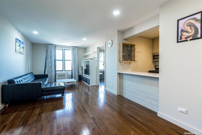 Building Photo - 87-10 51st Ave