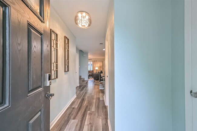 Building Photo - 1415 Ramada Dr