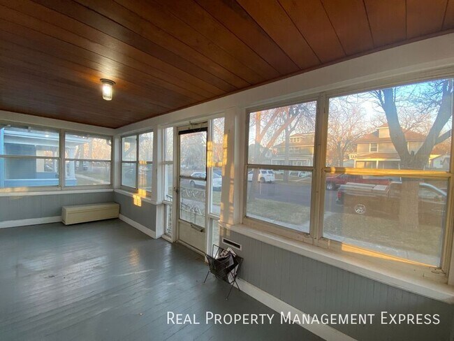 Foto del edificio - Gorgeous 4 bed 1 bath home