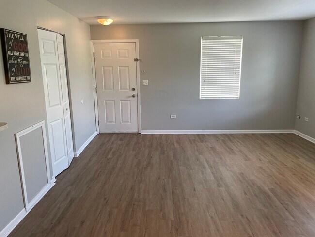 living room - 515 Silverstone Dr