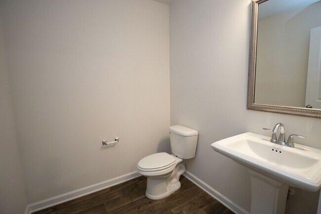 Building Photo - 4 bedroom/2.5 bath house near Ft Jackson, ...