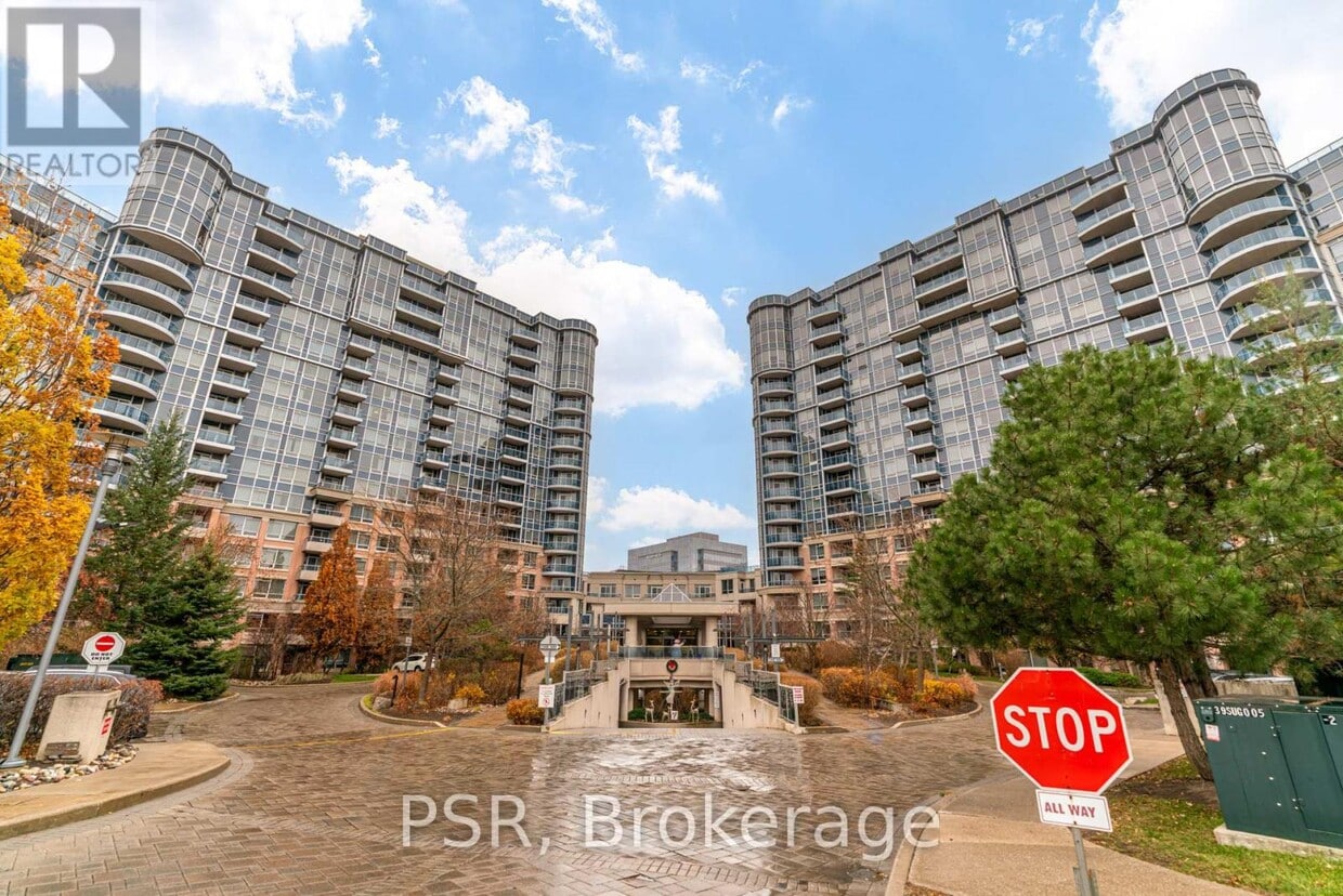 Primary Photo - 33 Cox Blvd