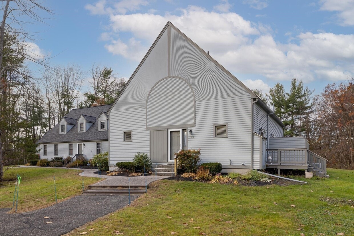 108 Glengarry Dr, Stratham, NH 03885 Condo for Rent in Stratham, NH