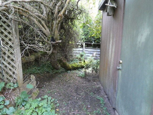 Building Photo - 3322 Upland Ln