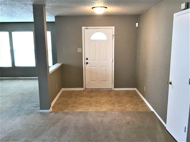Building Photo - 10761 Parker Drive